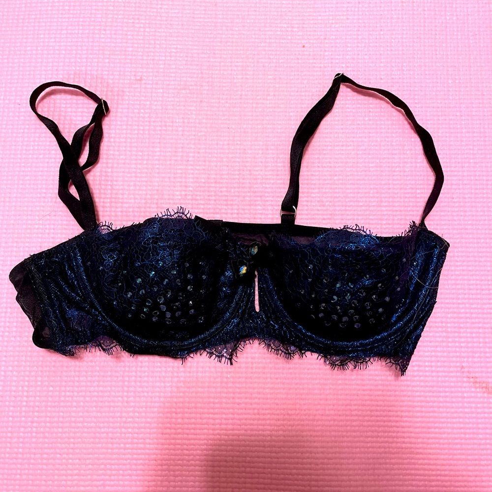 Bedazzled eye catching bling bra 💎